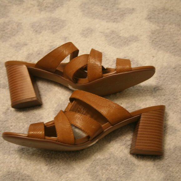 Clark's Collection Women's Ultimate Comfort Heeled Sandals, Size 9.5, Brown - Picture 2 of 3